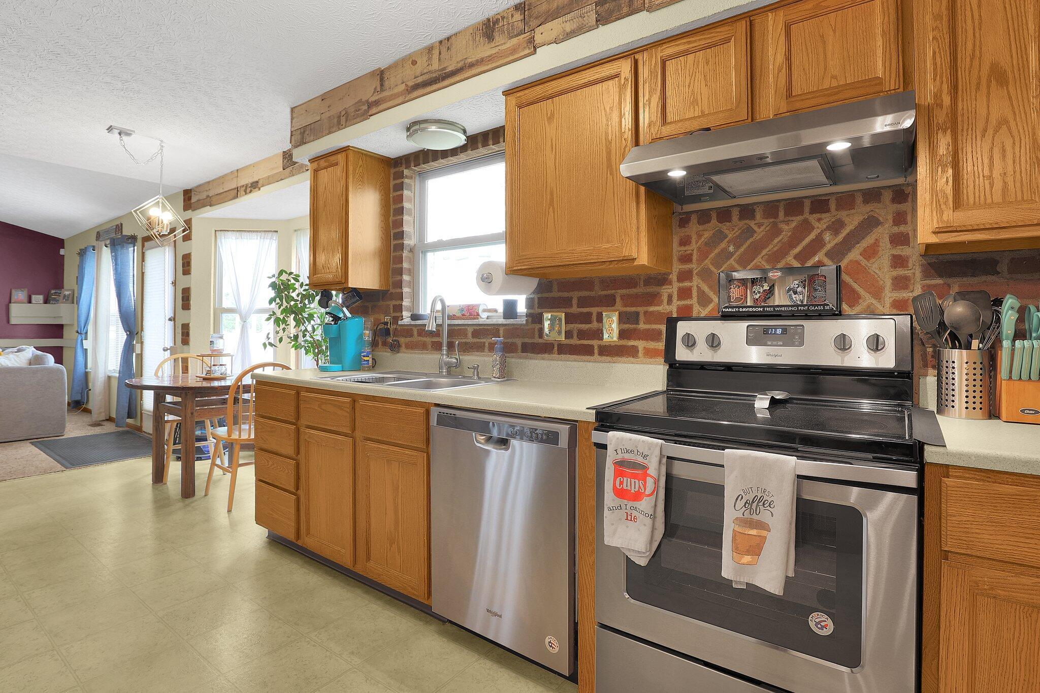 1508 Tera Alta Road Columbus, OH 43207 - Photo 6 of 11 9-web-or-mls-IMG_0995