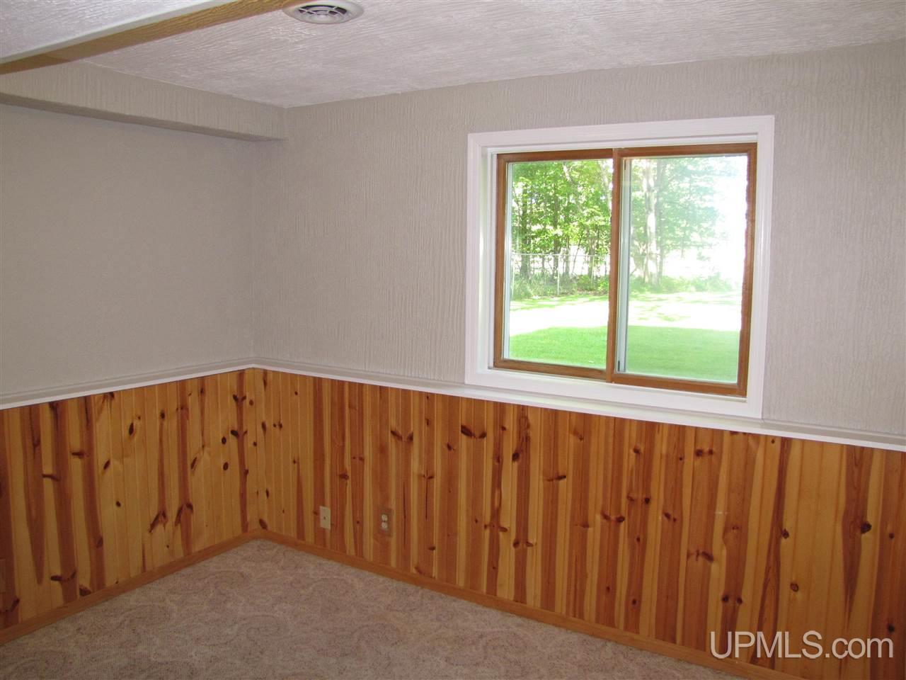 44 Tipperary Road Gladstone, MI 49837 - Photo 10 of 15 Gallery Image 10