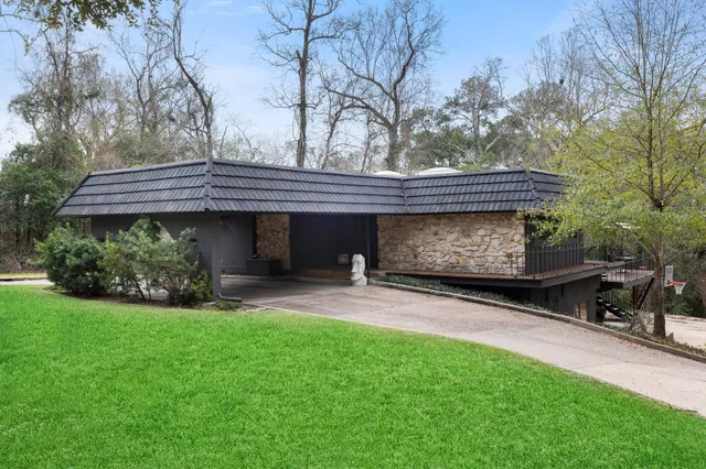 a view of outdoor space yard and front view of a house
