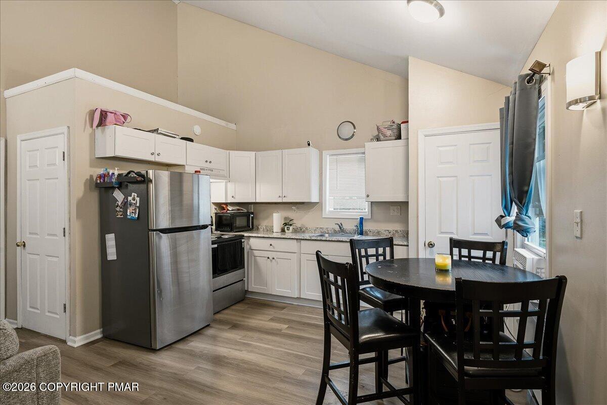 3084 Pleasant View Drive Gilbert, PA 18331 - Photo 11 of 25 17-HomeView_Media-3084_Pleasant_View_Dr