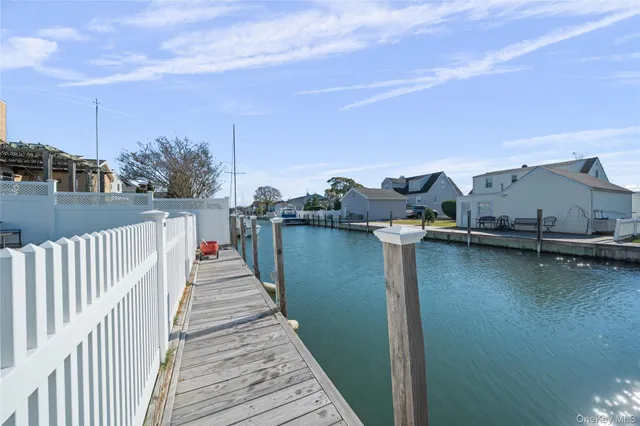 $799,990 | 38 Bayside Place, Amityville, NY 11701