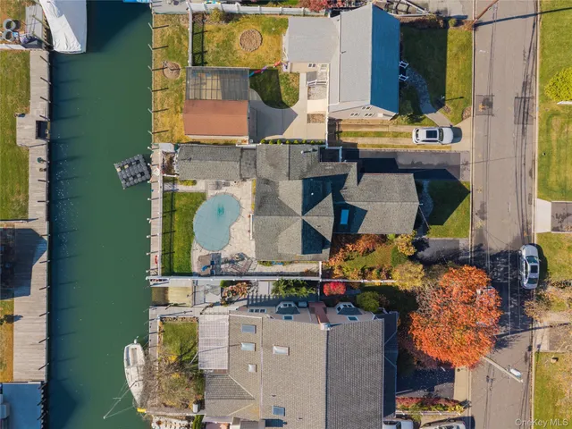 $799,990 | 38 Bayside Place, Amityville, NY 11701