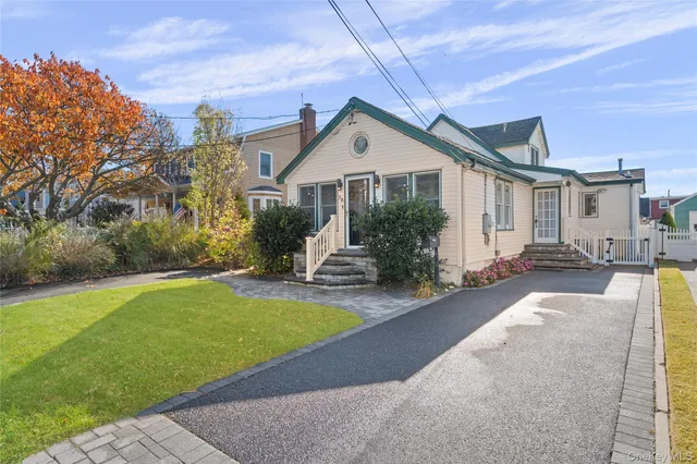 $799,990 | 38 Bayside Place, Amityville, NY 11701