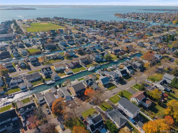 $799,990 | 38 Bayside Place, Amityville, NY 11701