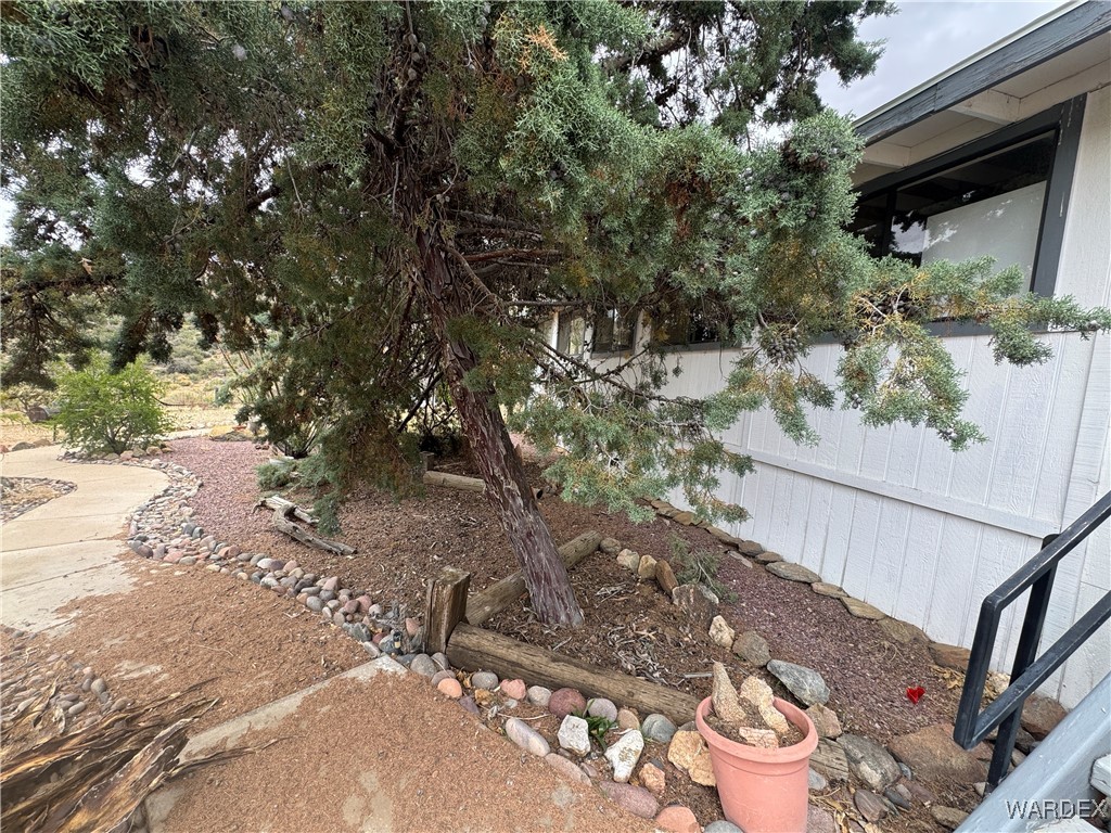 9000 Vock Canyon Road Kingman, AZ 86409 - Photo 4 of 44
