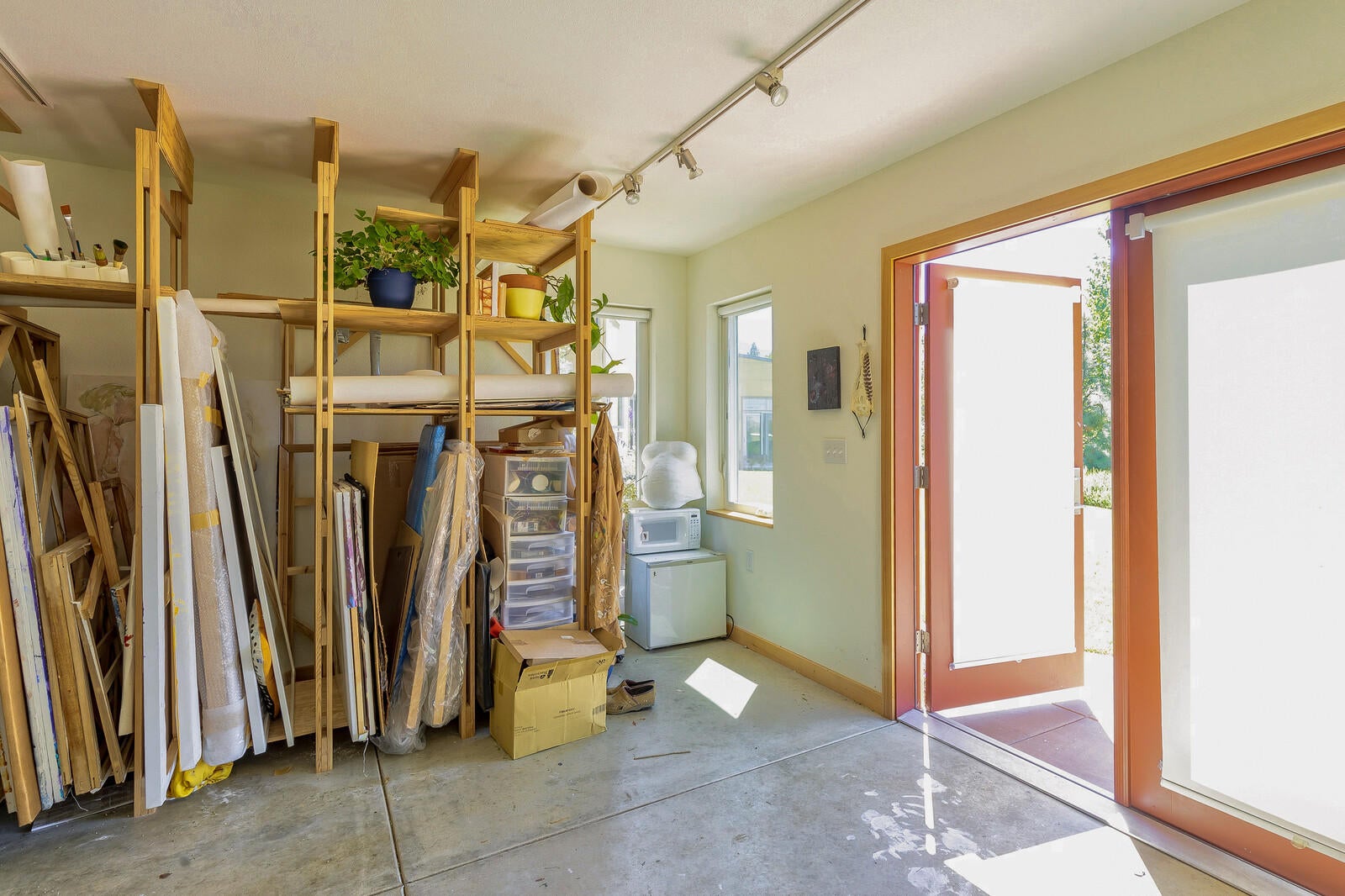 7075 Rapp Lane Talent, OR 97540 - Photo 36 of 54 Studio