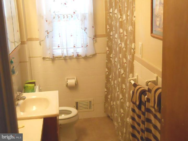 118 McIntosh Road Cherry Hill, NJ 08003 - Photo 20 of 25 Bathroom