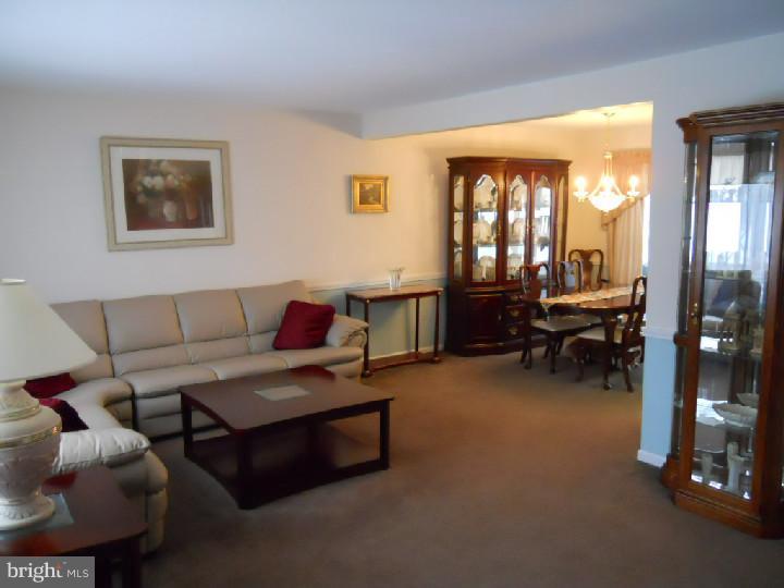 118 McIntosh Road Cherry Hill, NJ 08003 - Photo 4 of 25 Living Room