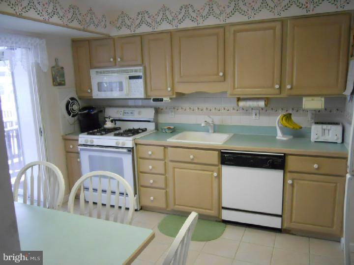 118 McIntosh Road Cherry Hill, NJ 08003 - Photo 7 of 25 Kitchen