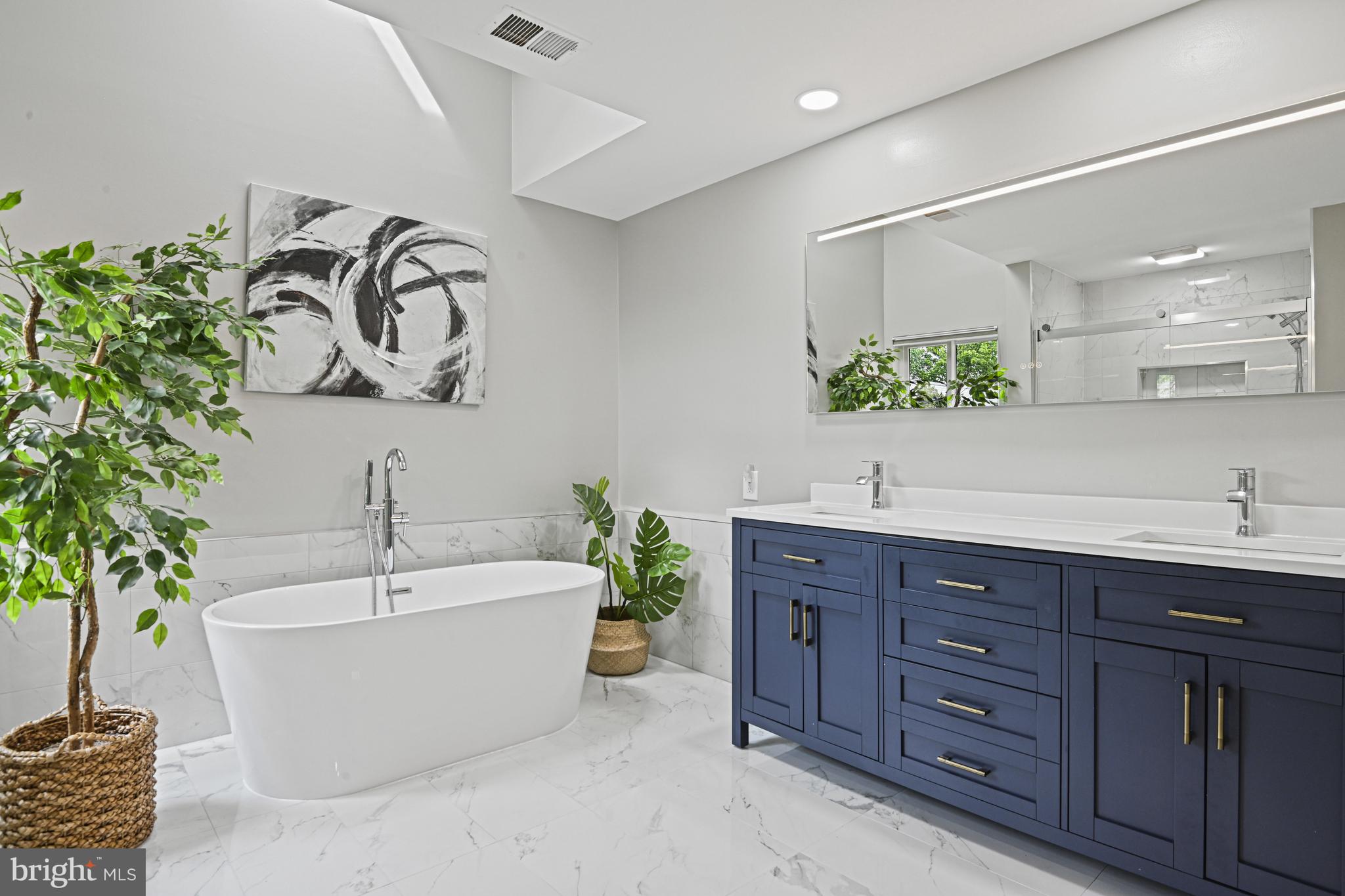 2109 South Bay Lane Reston, VA 20191 - Photo 13 of 63 Primary Bathroom