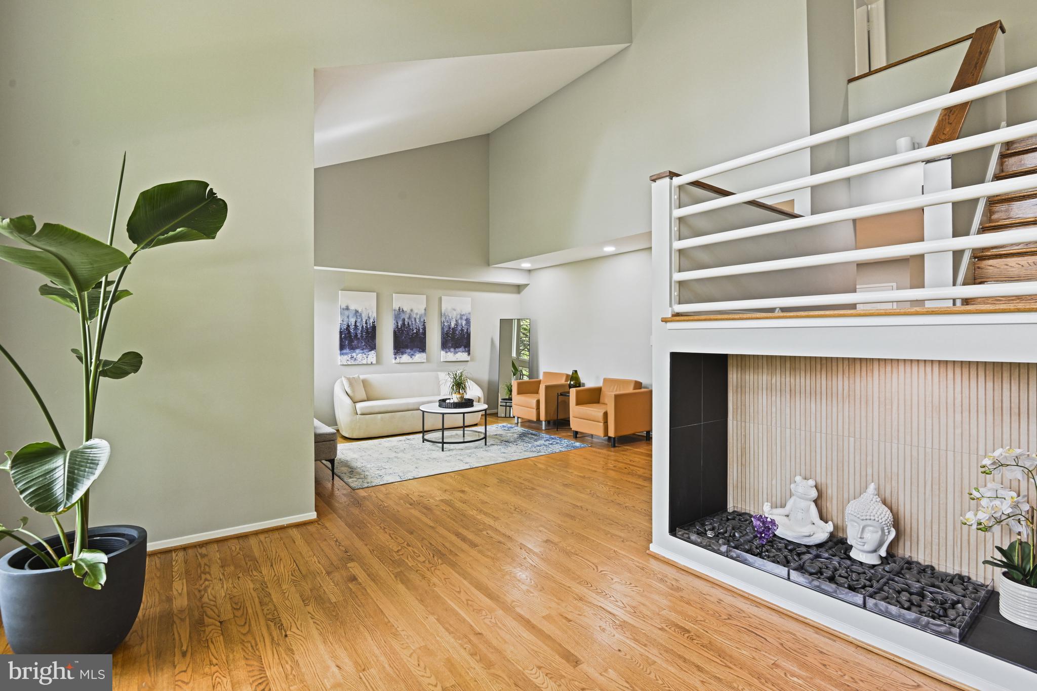 2109 South Bay Lane Reston, VA 20191 - Photo 21 of 63 Living Room