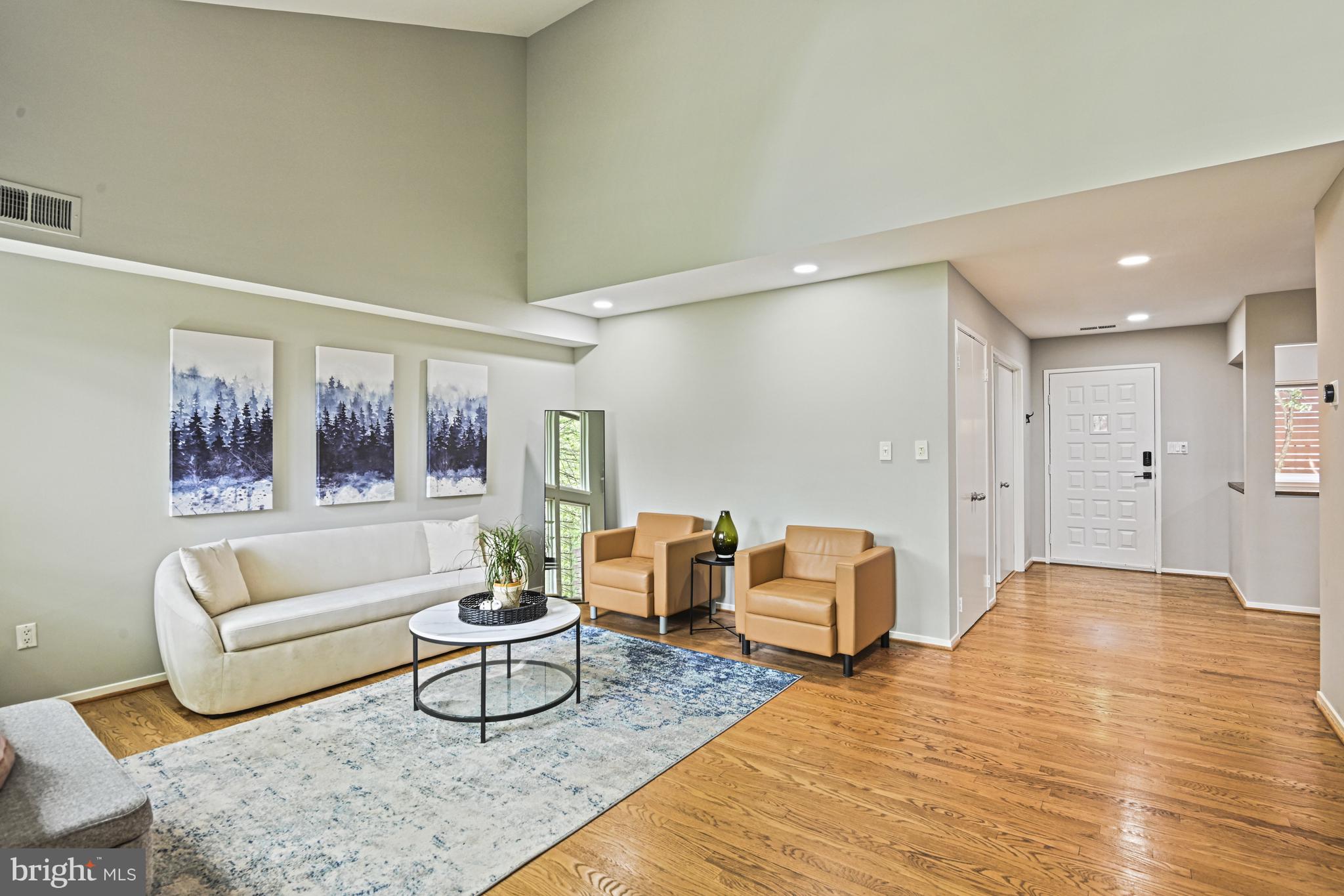2109 South Bay Lane Reston, VA 20191 - Photo 22 of 63 Living Room