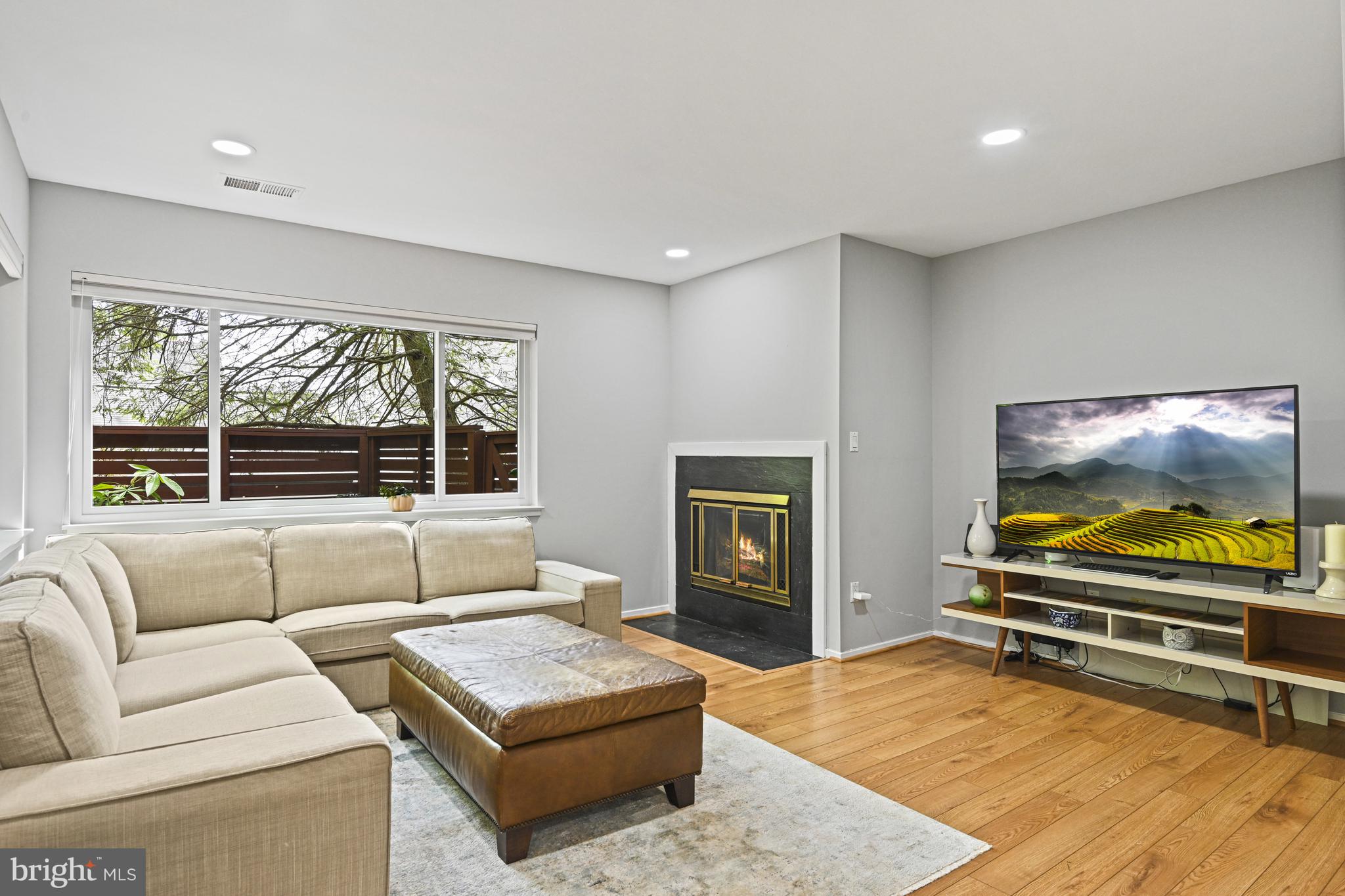 2109 South Bay Lane Reston, VA 20191 - Photo 24 of 63 Family Room
