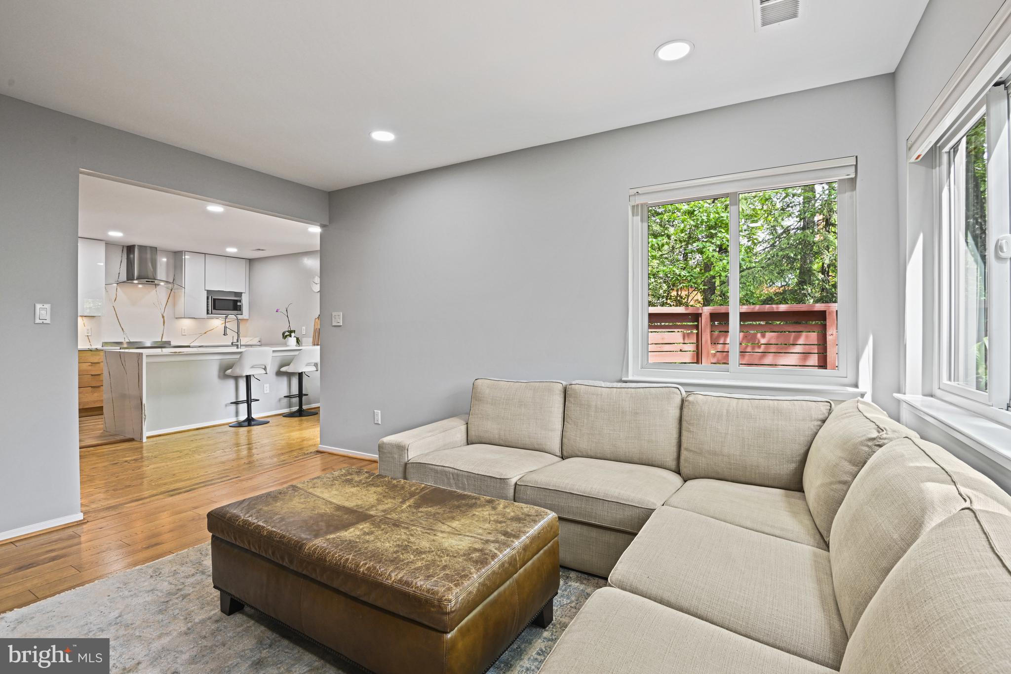 2109 South Bay Lane Reston, VA 20191 - Photo 25 of 63 Family Room