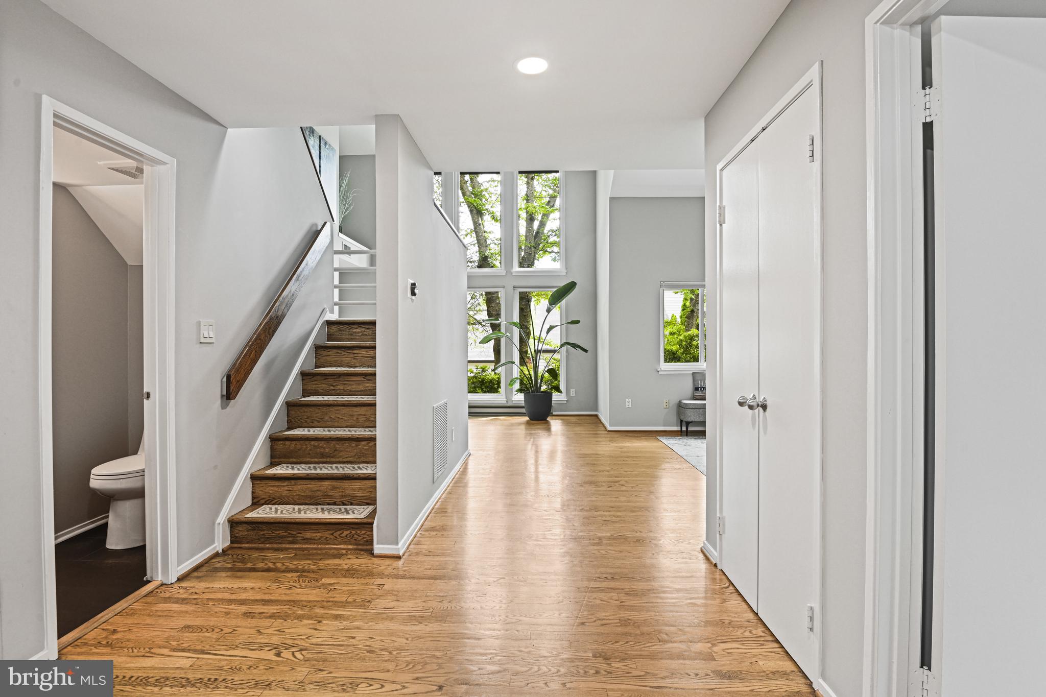 2109 South Bay Lane Reston, VA 20191 - Photo 27 of 63 Foyer