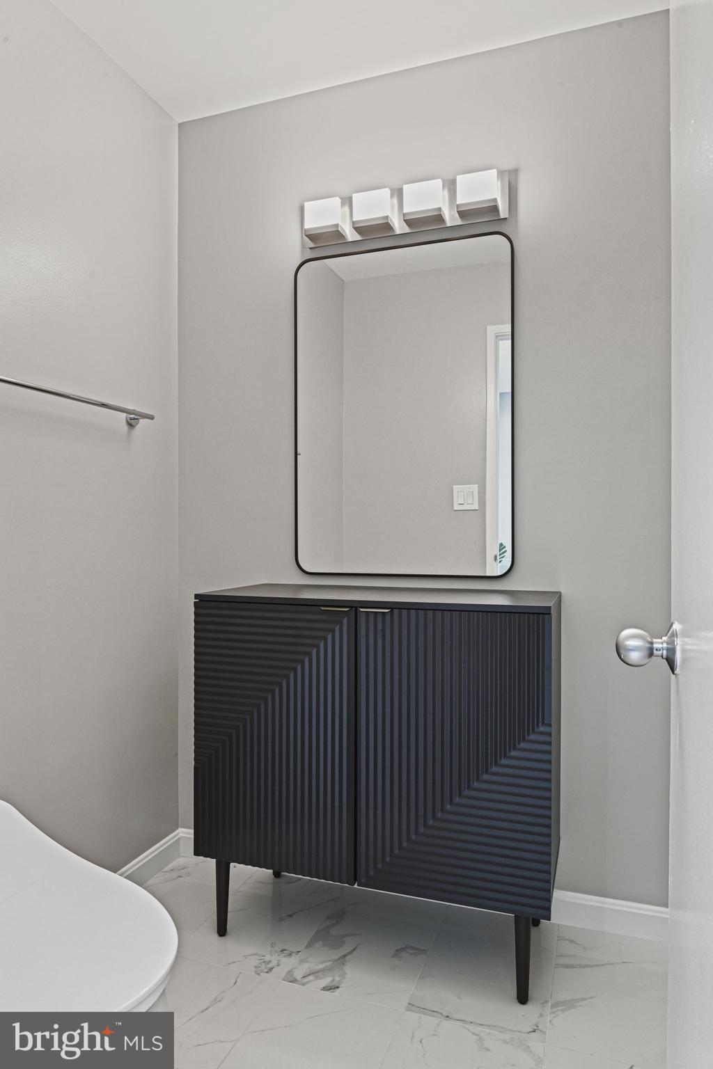 2109 South Bay Lane Reston, VA 20191 - Photo 36 of 63 Primary Bathroom