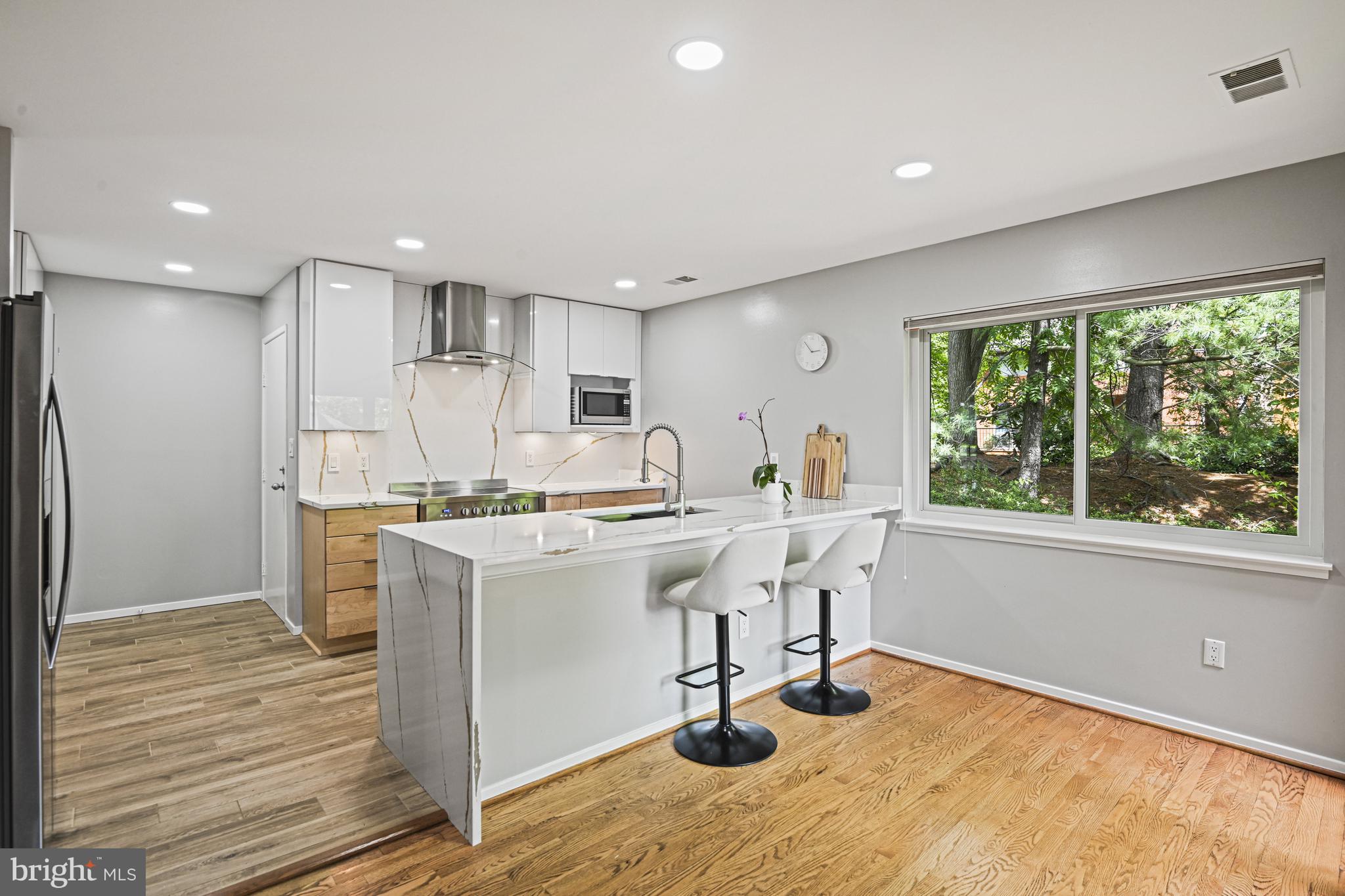 2109 South Bay Lane Reston, VA 20191 - Photo 4 of 63 Kitchen