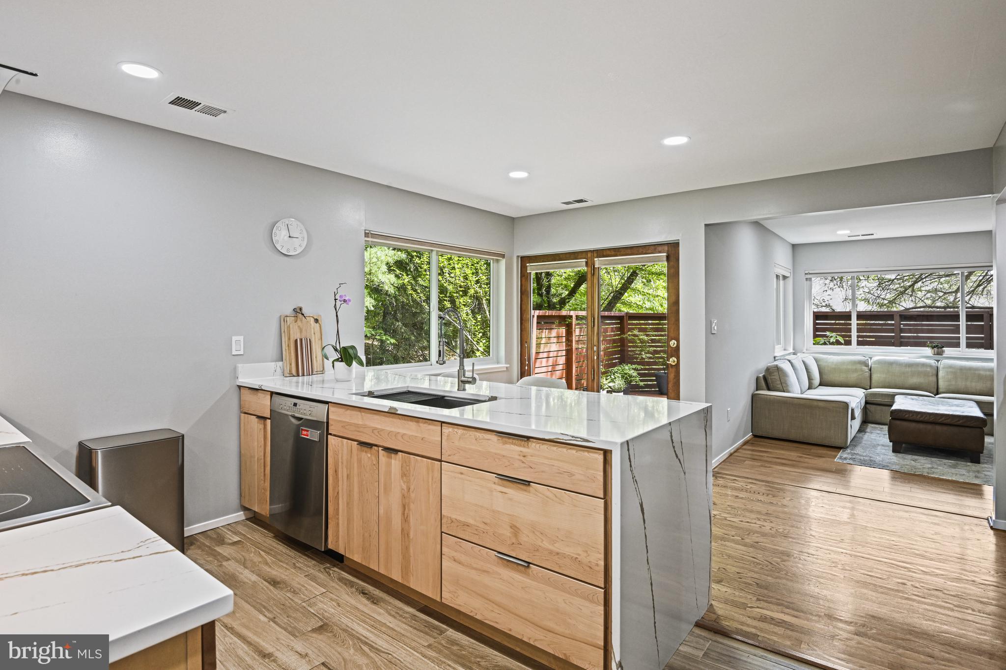 2109 South Bay Lane Reston, VA 20191 - Photo 7 of 63 Kitchen