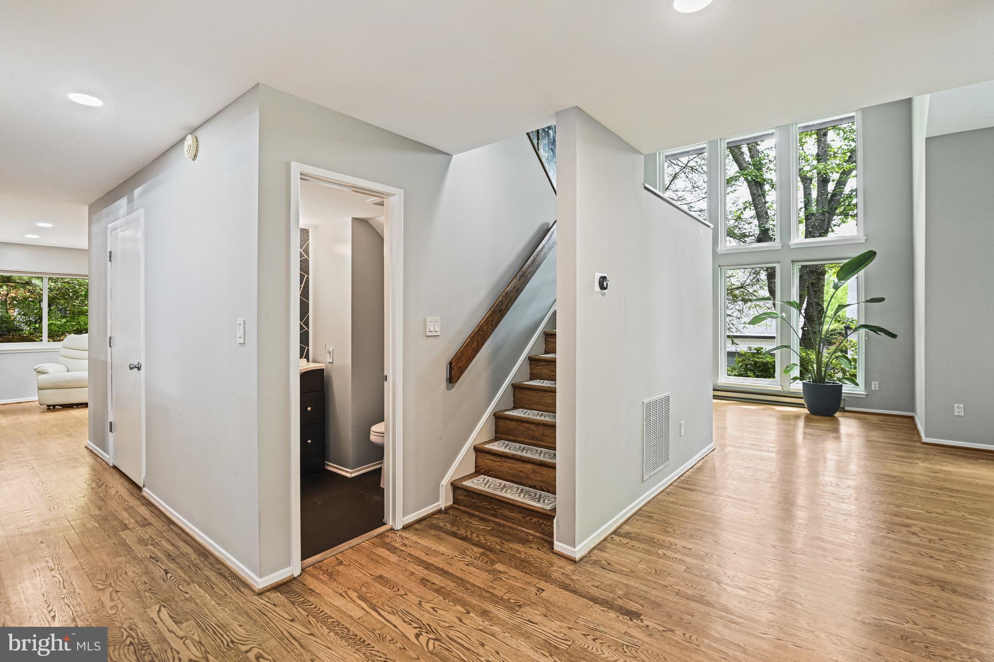 2109 South Bay Lane Reston, VA 20191 - Photo 9 of 63 Foyer