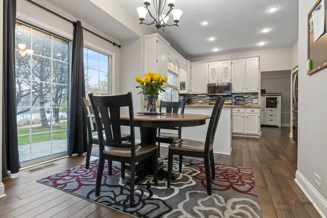 $439,900 | 943 Chesapeake Boulevard, Grayslake, IL 60030