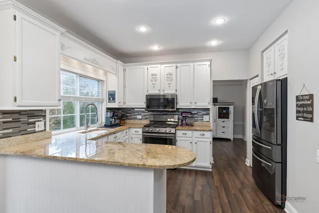 $439,900 | 943 Chesapeake Boulevard, Grayslake, IL 60030