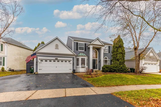 $439,900 | 943 Chesapeake Boulevard, Grayslake, IL 60030