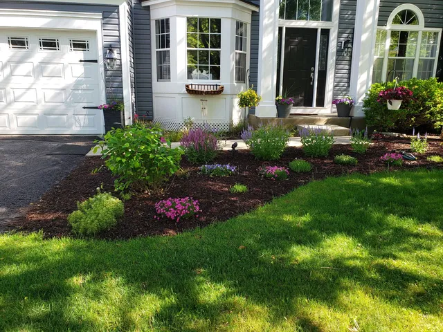 $439,900 | 943 Chesapeake Boulevard, Grayslake, IL 60030