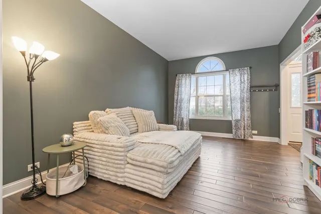 $439,900 | 943 Chesapeake Boulevard, Grayslake, IL 60030