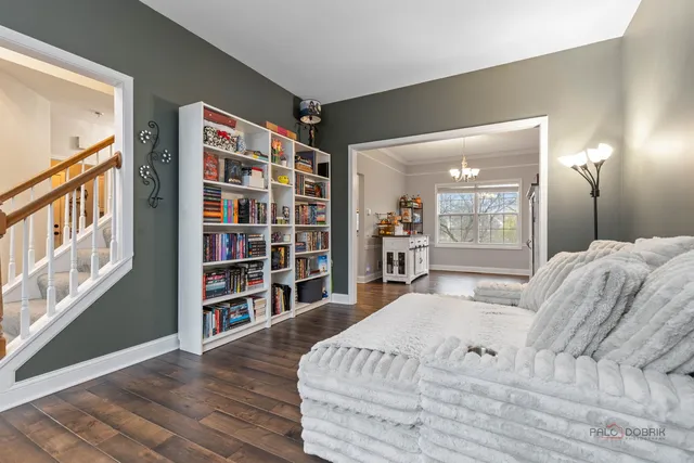 $439,900 | 943 Chesapeake Boulevard, Grayslake, IL 60030