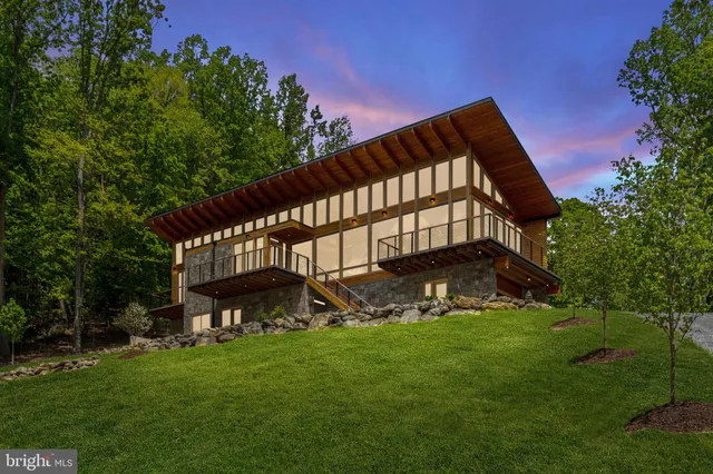 a view of backyard of house