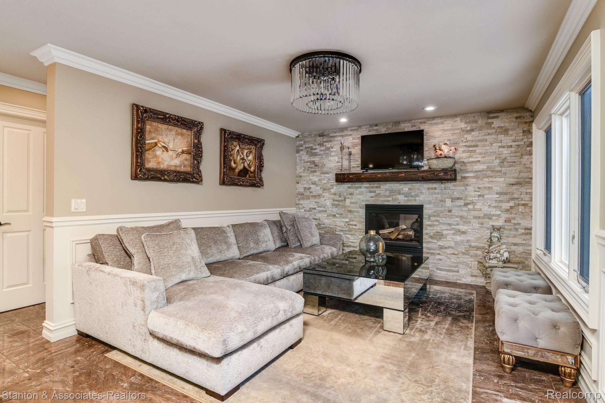 4558 Clifford Road Brighton, MI 48116 - Photo 8 of 30 living room