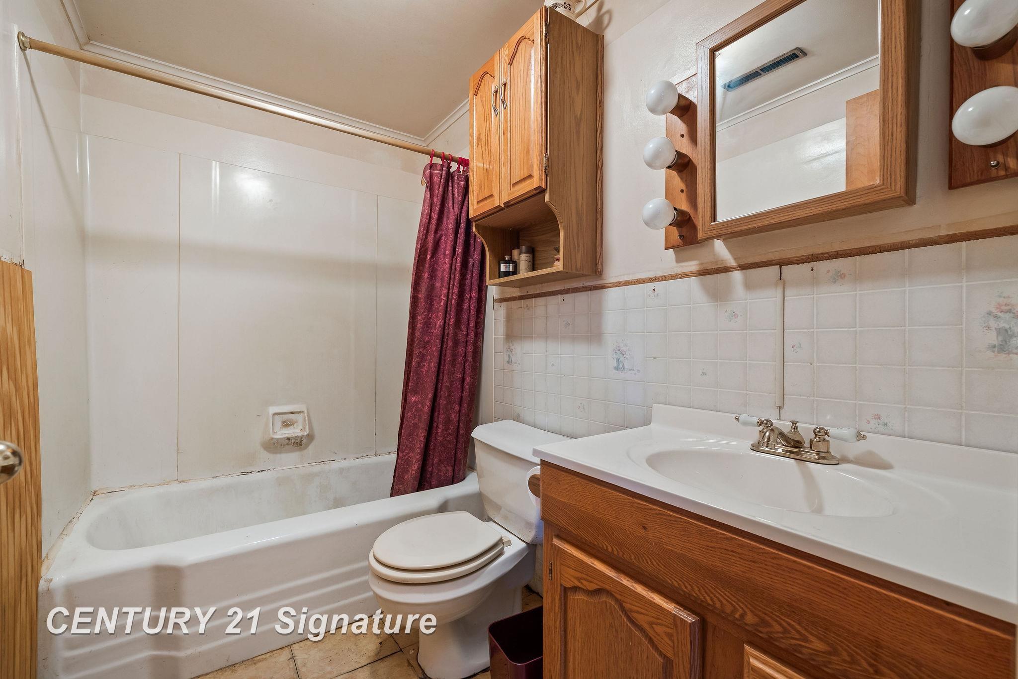 8430 McCarty Road Saginaw, MI 48603 - Photo 13 of 37 Bathroom