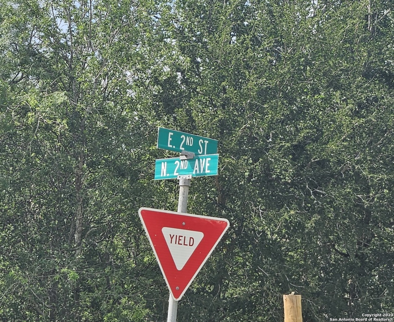 102 East 2nd Street Elmendorf, TX 78112 - Photo 2 of 4