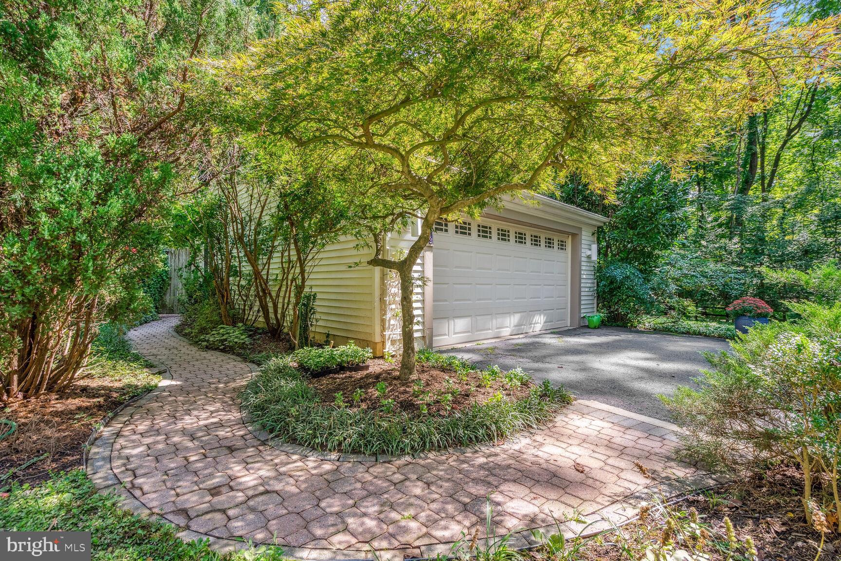 2525 Spanish Moss Court Reston, VA 20191 - Photo 3 of 51 Front 2