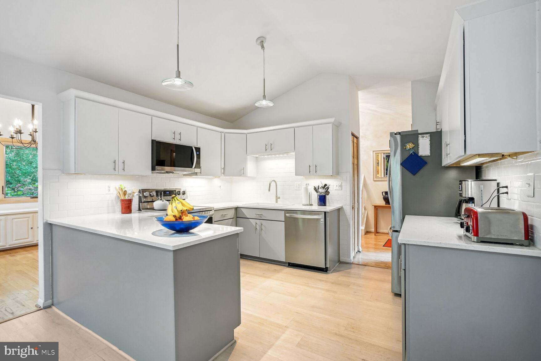 2525 Spanish Moss Court Reston, VA 20191 - Photo 8 of 51 Kitchen 2