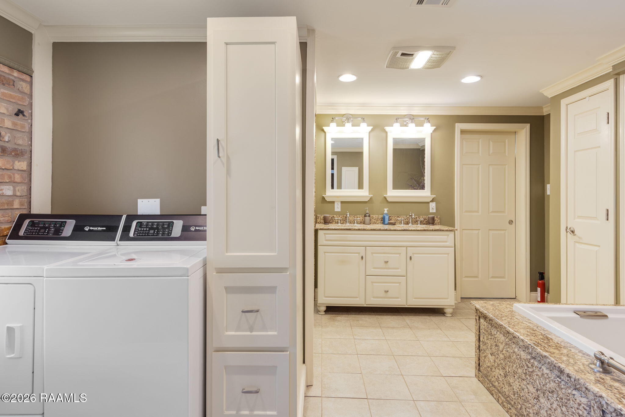 350 Teljean Road Lafayette, LA 70503 - Photo 26 of 37 laundry