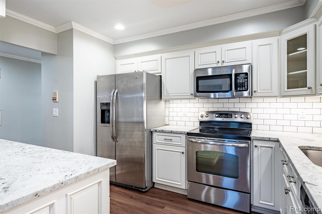 11721 Sycamore Road Plymouth, MI 48170 - Photo 3 of 24 Gallery Image 3