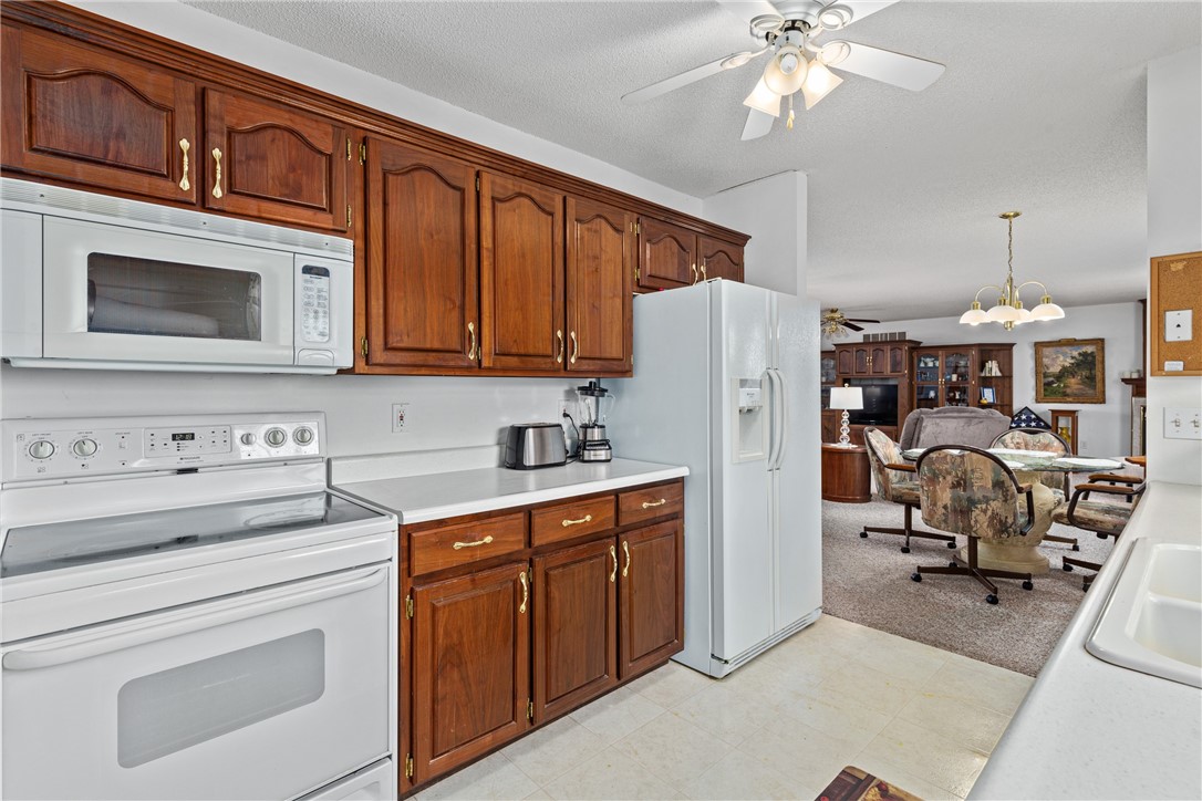 305 Wall Street Findlay, IL 62534 - Photo 7 of 22