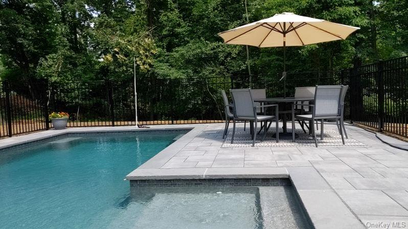 98 Greenbush Road Tappan, NY 10983 - Photo 4 of 33
