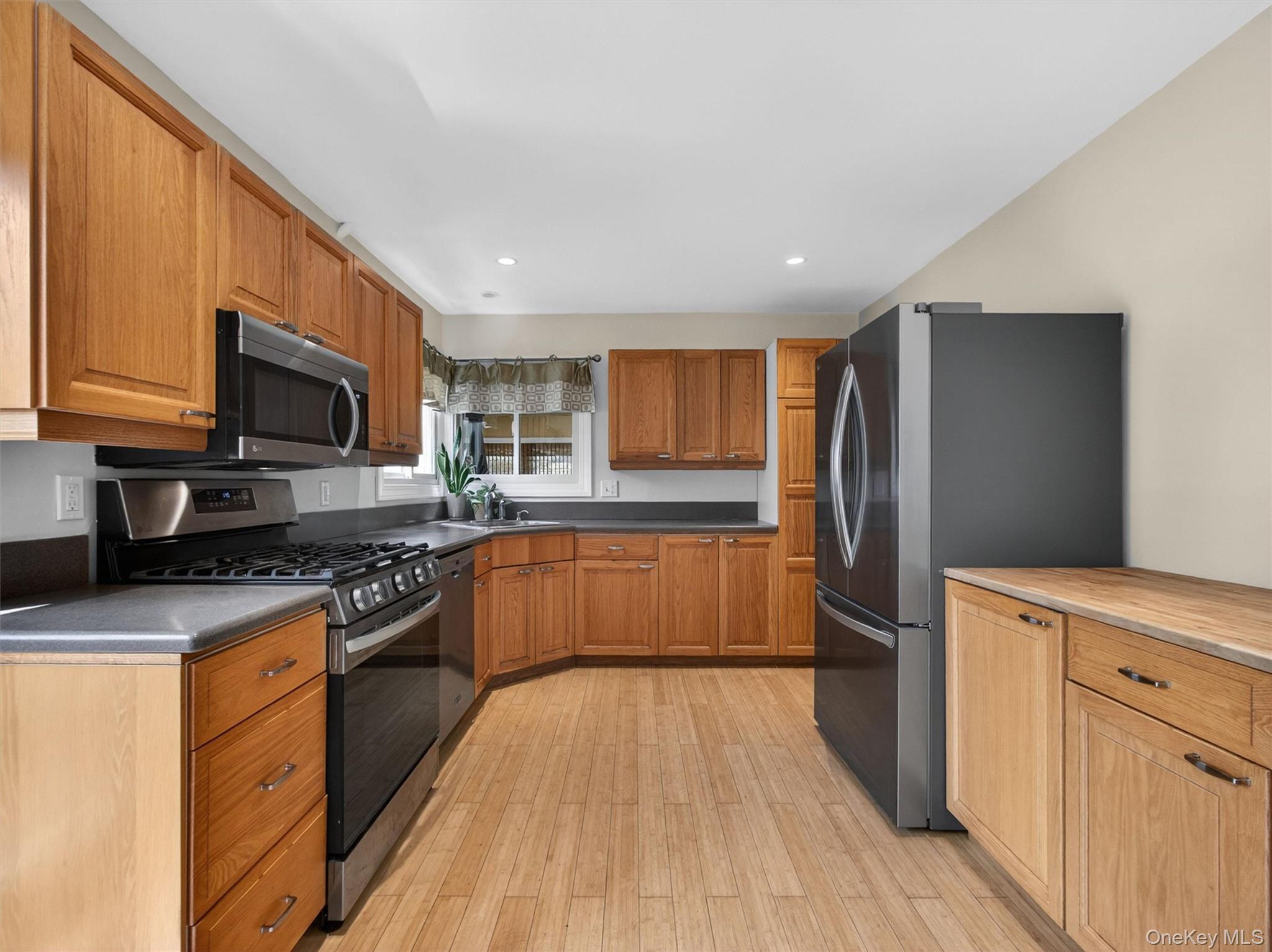 98 Greenbush Road Tappan, NY 10983 - Photo 8 of 33