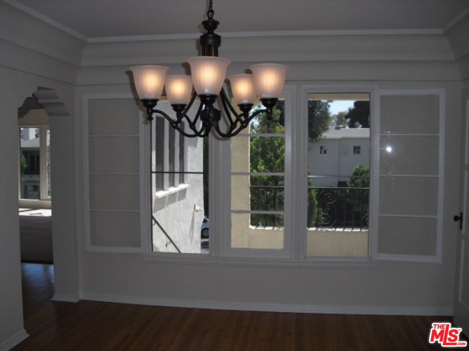 9963 Durant Drive Beverly Hills, CA 90212 - Photo 8 of 23 a view of a interior of the house