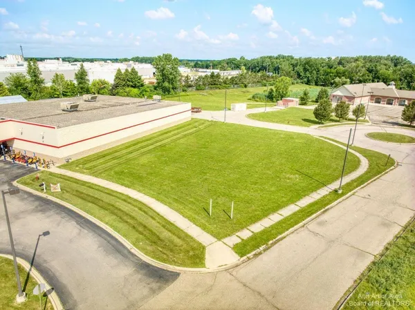 $250,000 | 7608 East Michigan Avenue, Saline, MI 48176
