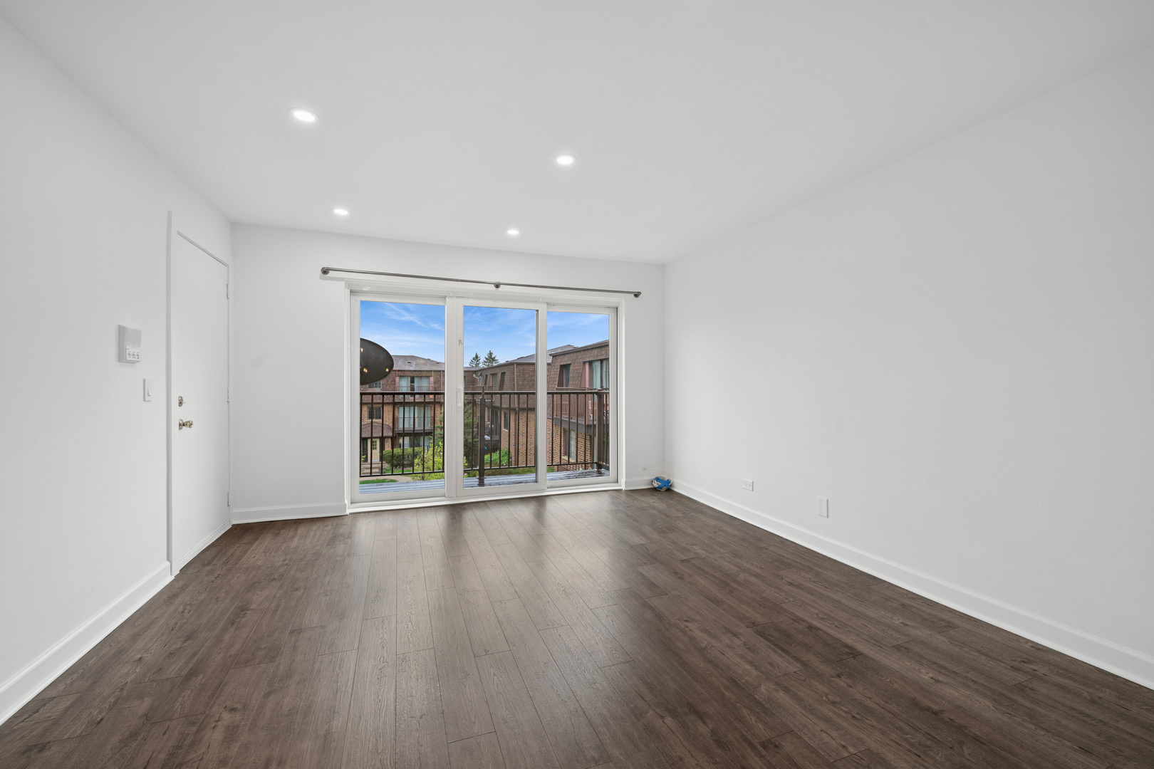 408 East Kensington Road, Unit E Mount Prospect, IL 60056 - Photo 7 of 20 Gallery Image 7