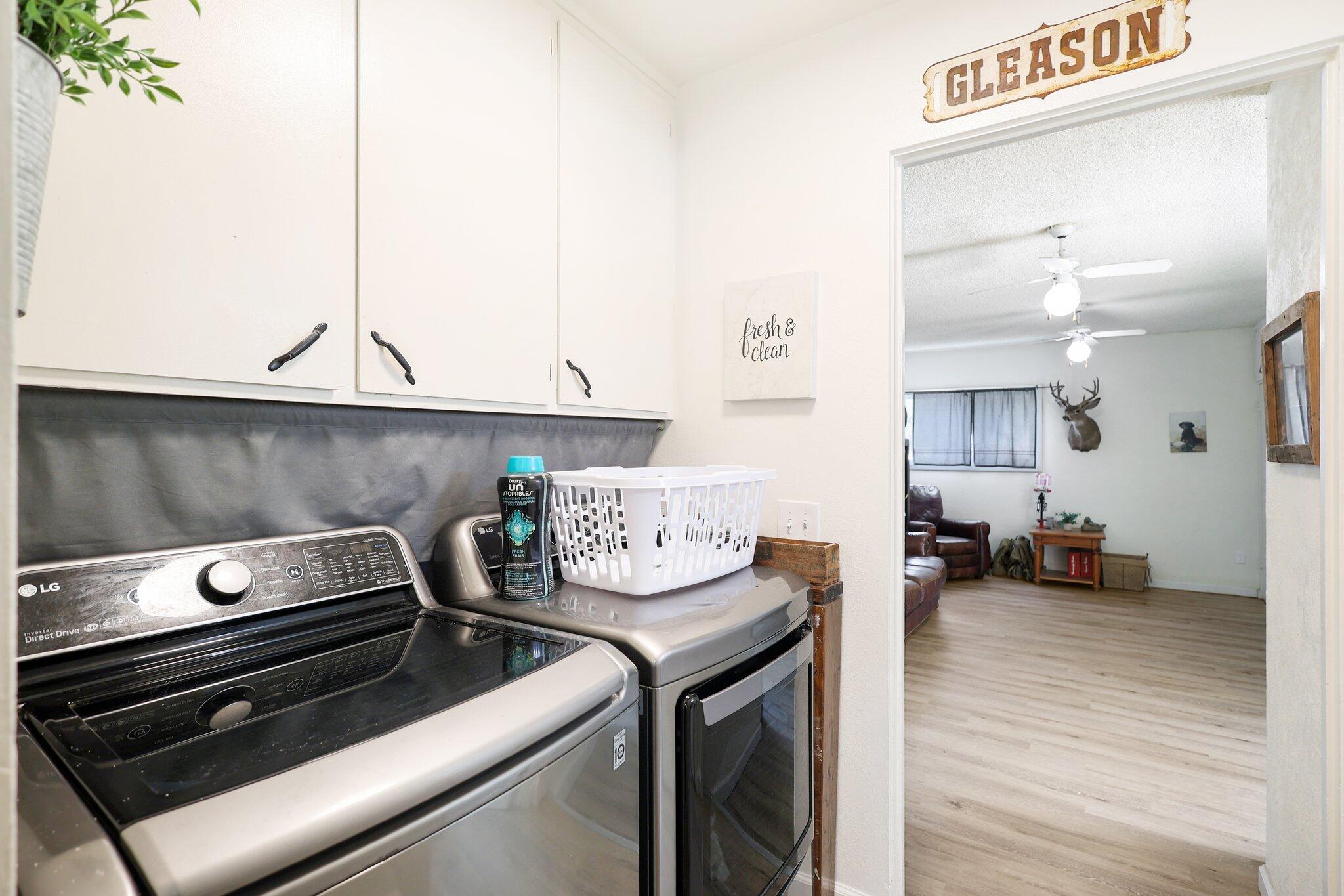 140 Chestnut Avenue Red Bluff, CA 96080 - Photo 19 of 26 a view of kitchen with washer and dryer