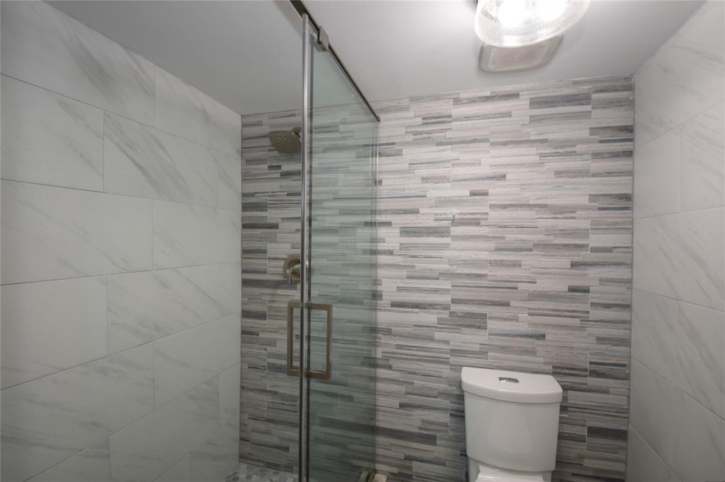 2238 North Cypress Bend Drive, Unit 902 Pompano Beach, FL 33069 - Photo 23 of 41