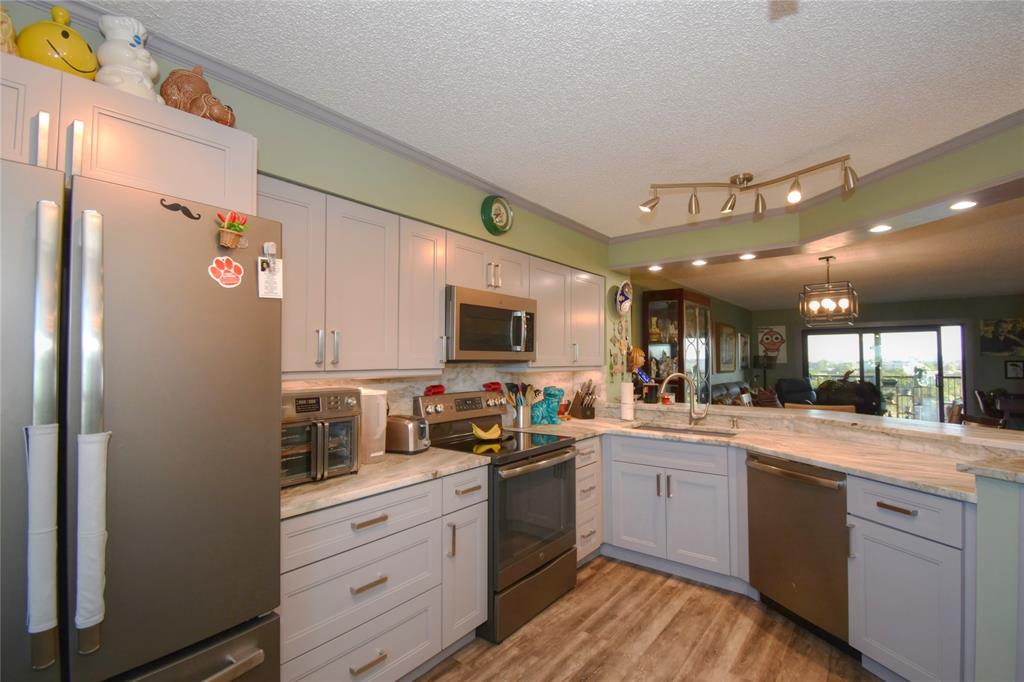 2238 North Cypress Bend Drive, Unit 902 Pompano Beach, FL 33069 - Photo 8 of 41