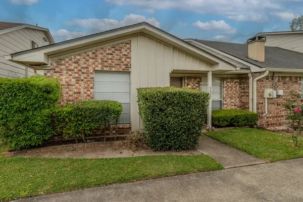 $1,350 | 6638 Lexington Drive, Beaumont, TX 77706