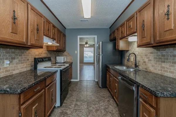 $1,350 | 6638 Lexington Drive, Beaumont, TX 77706