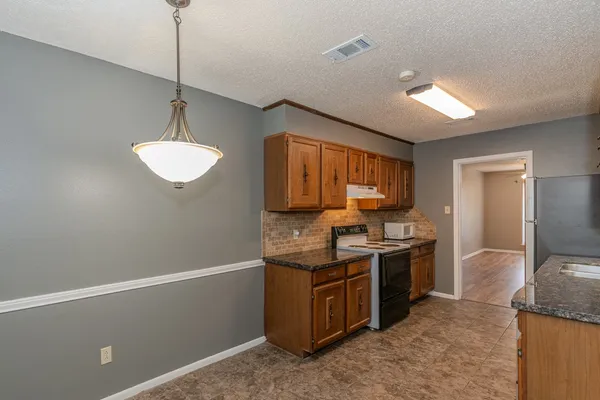 $1,350 | 6638 Lexington Drive, Beaumont, TX 77706