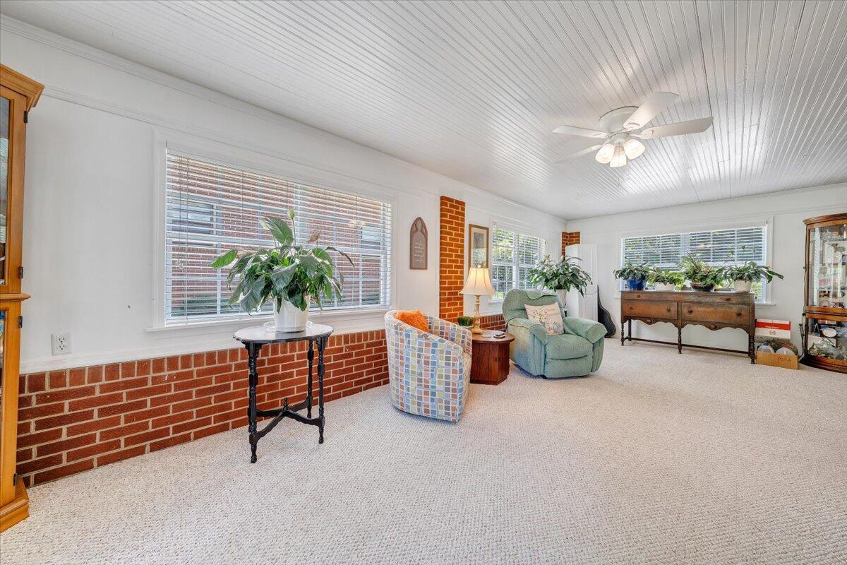 2739 Grandin Road Southwest Roanoke, VA 24015 - Photo 11 of 55 11-MIB03171